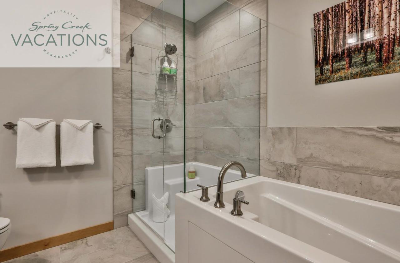 White Spruce Lodge By Spring Creek Vacations Канмор Номер фото